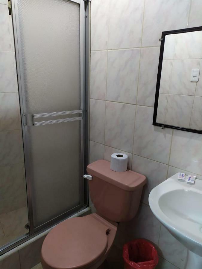 Hotel Margarita Inn Alameda Quito Room photo